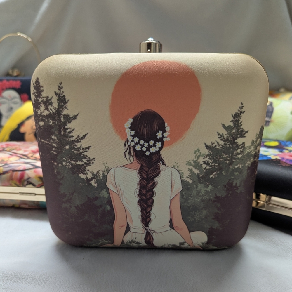 Handcrafted Clutch “Sunroot Silence” by INDIAURA - Picture 4 of 6